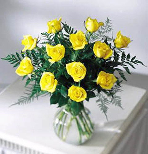 FTD&reg; Brighten The Day Rose Bouquet