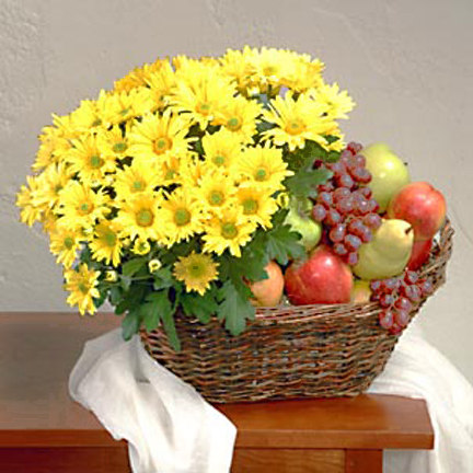 Deluxe Fruit Basket with Blooming Plant